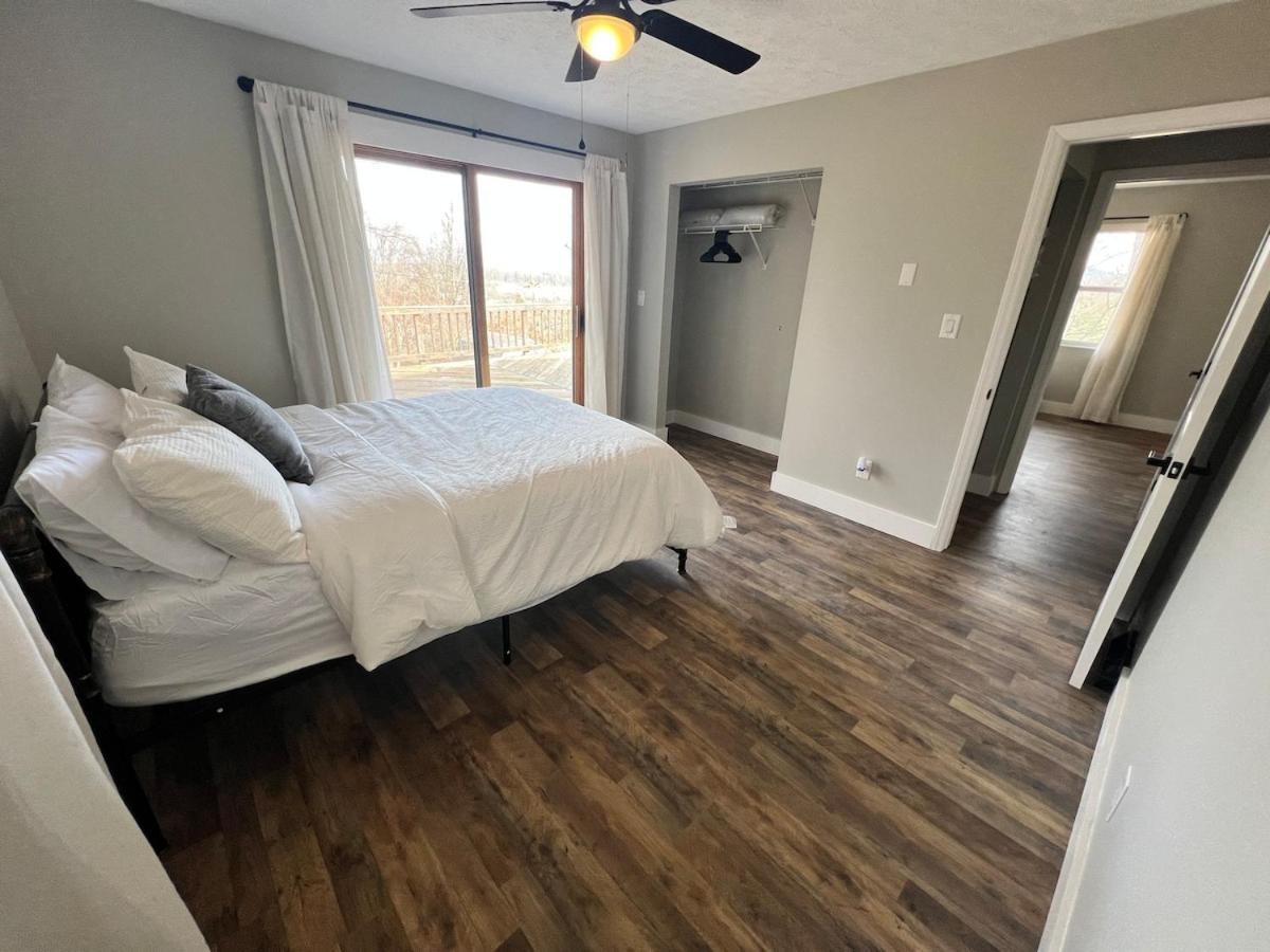 Midway Mountain Views Holiday home *