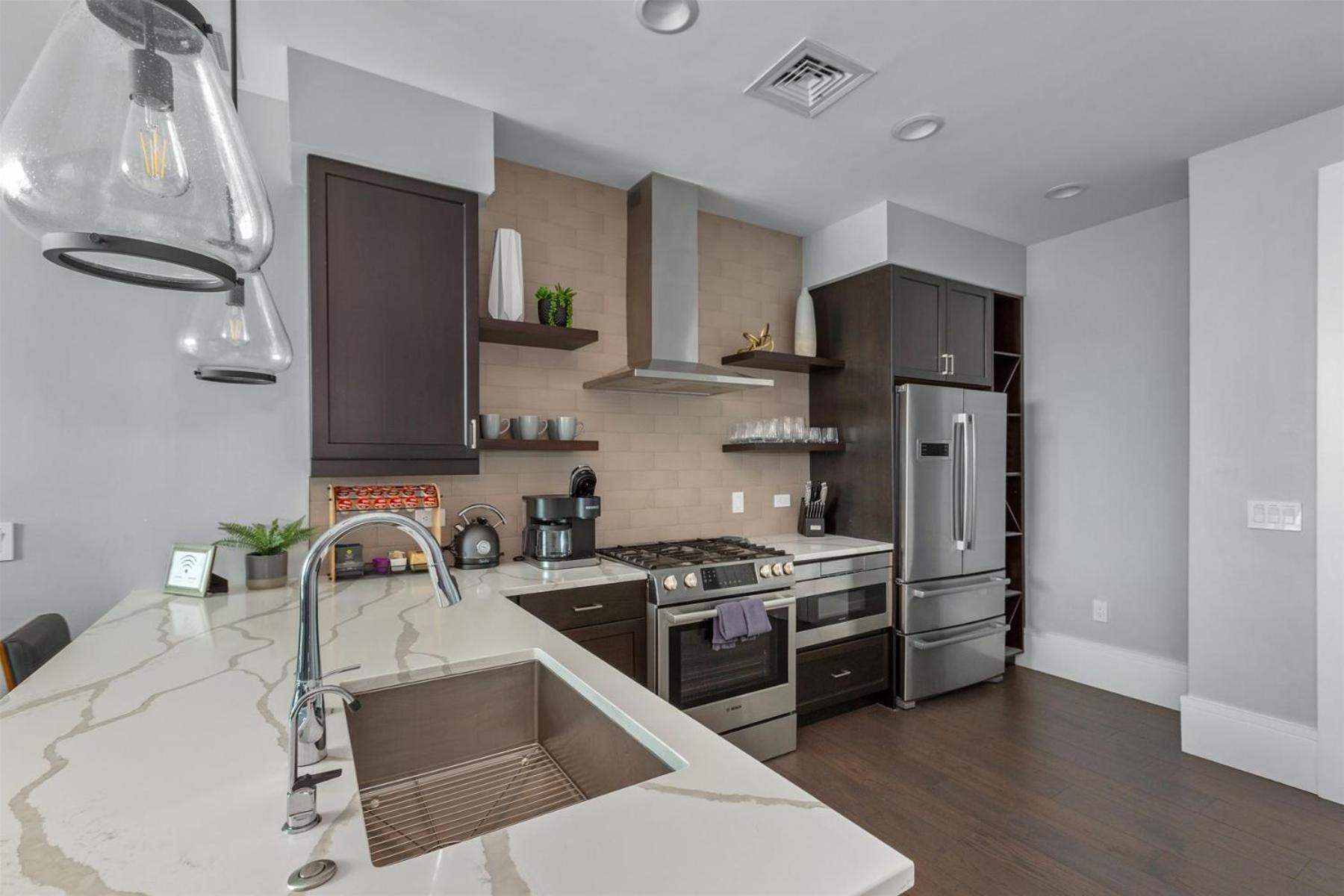 Southern Exposure Apartment *