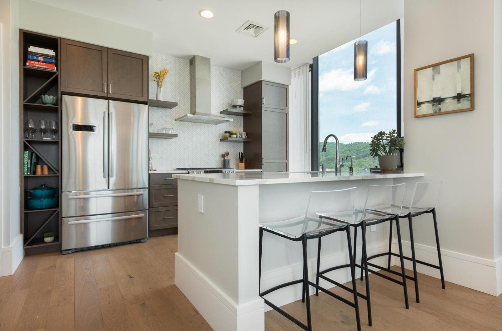 Arras Vacation Rentals: Luxury Downtown With Pack Square Views