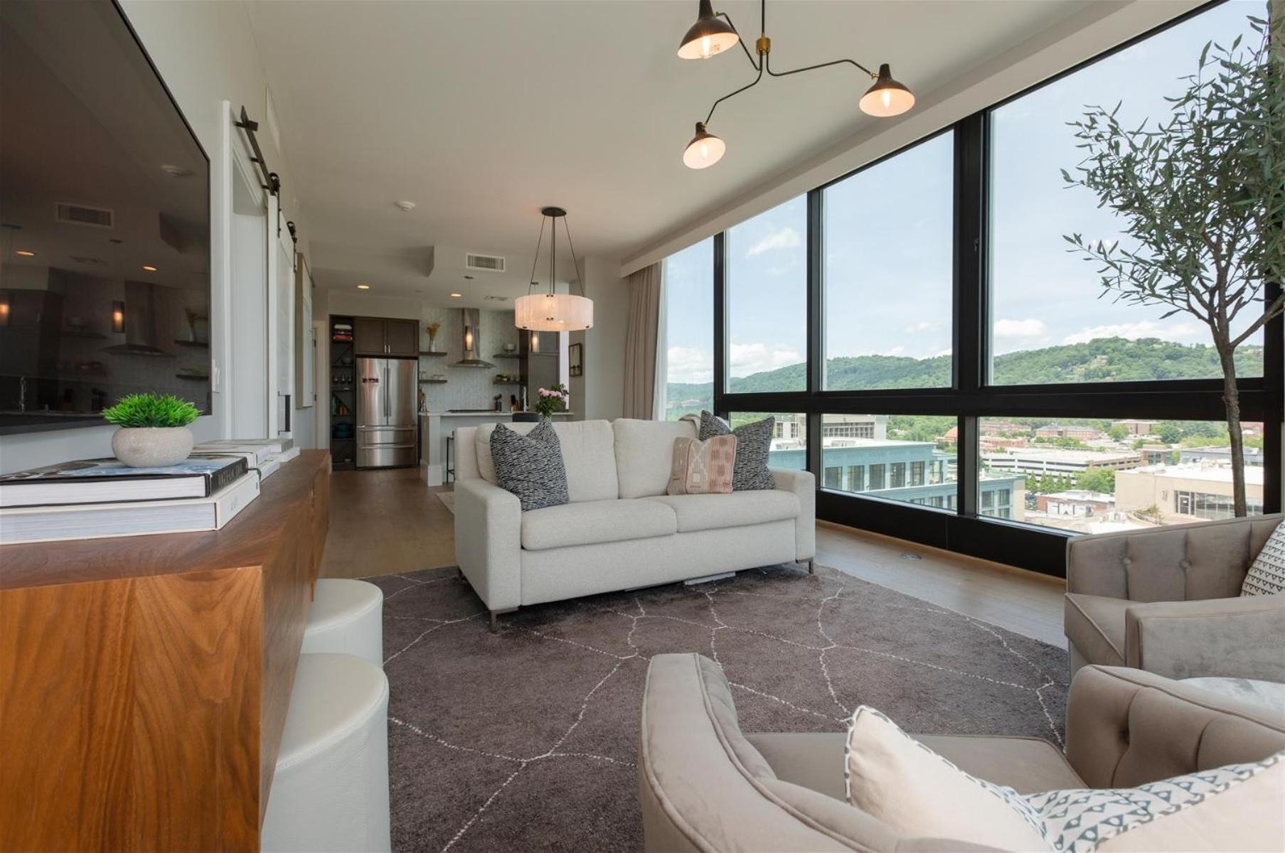 Apartment Arras Vacation Rentals: Luxury Downtown With Pack Square Views