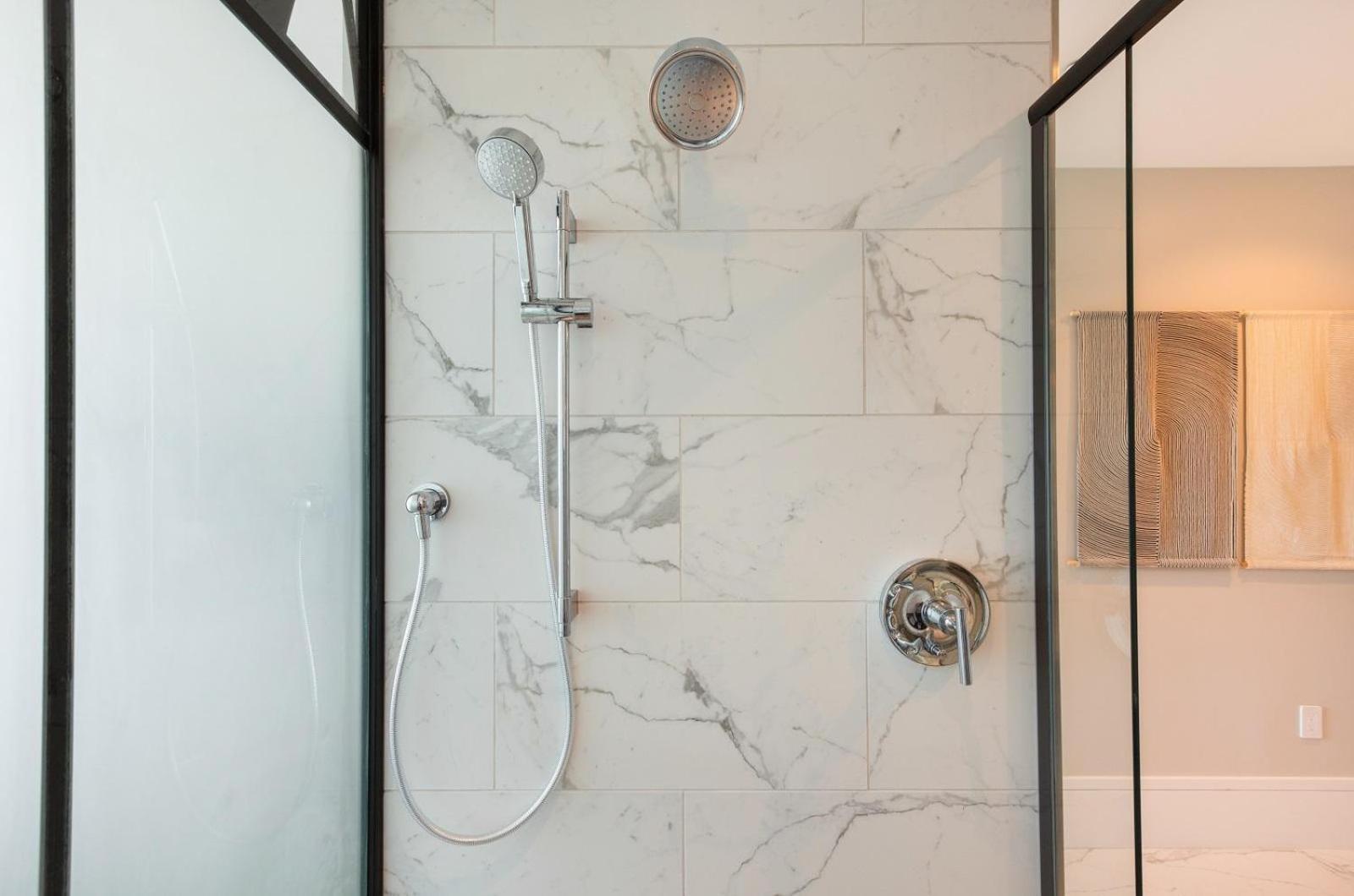 Arras Vacation Rentals: Luxury Downtown With Pack Square Views Apartment *