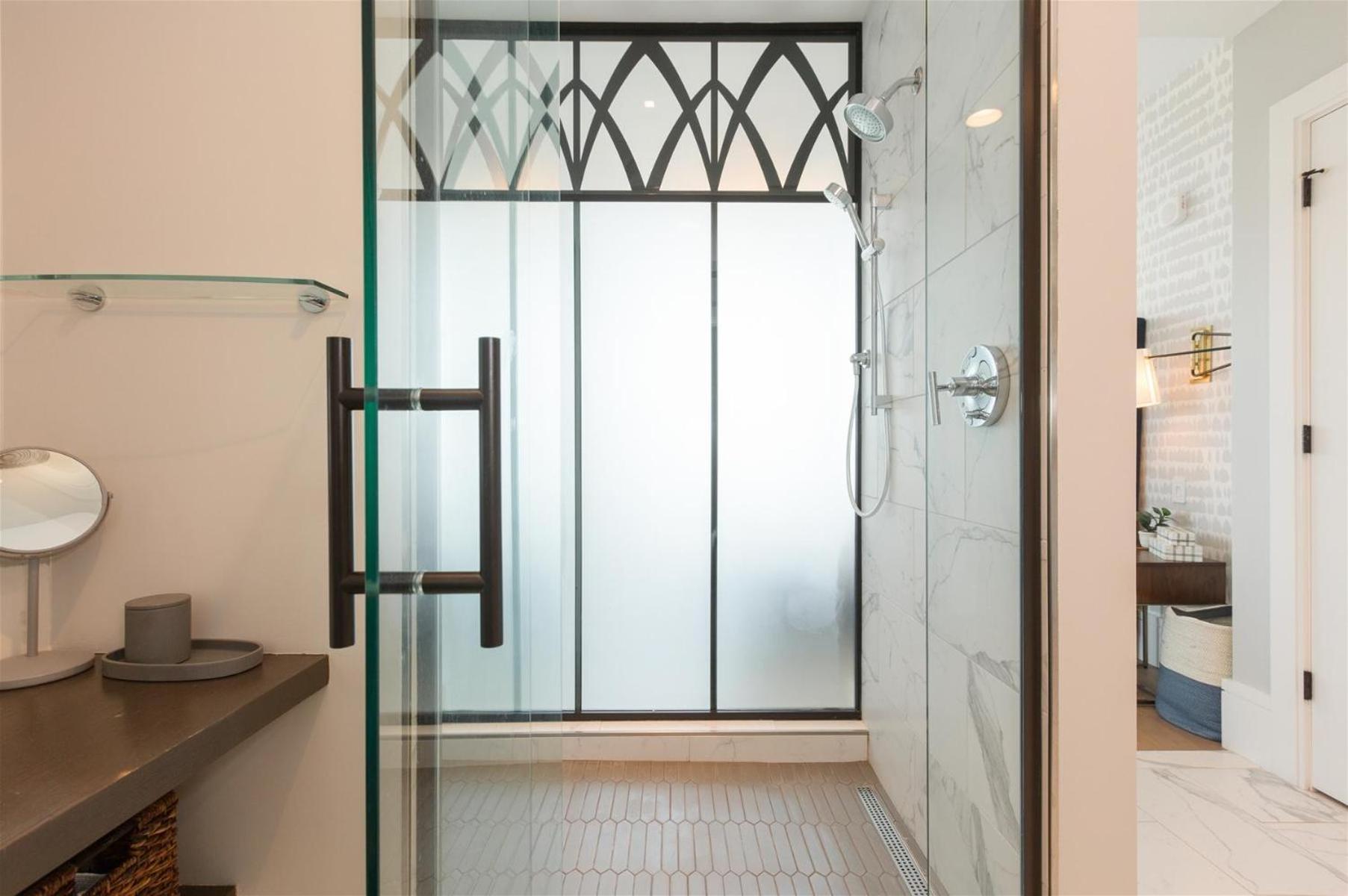 Arras Vacation Rentals: Luxury Downtown With Pack Square Views Asheville