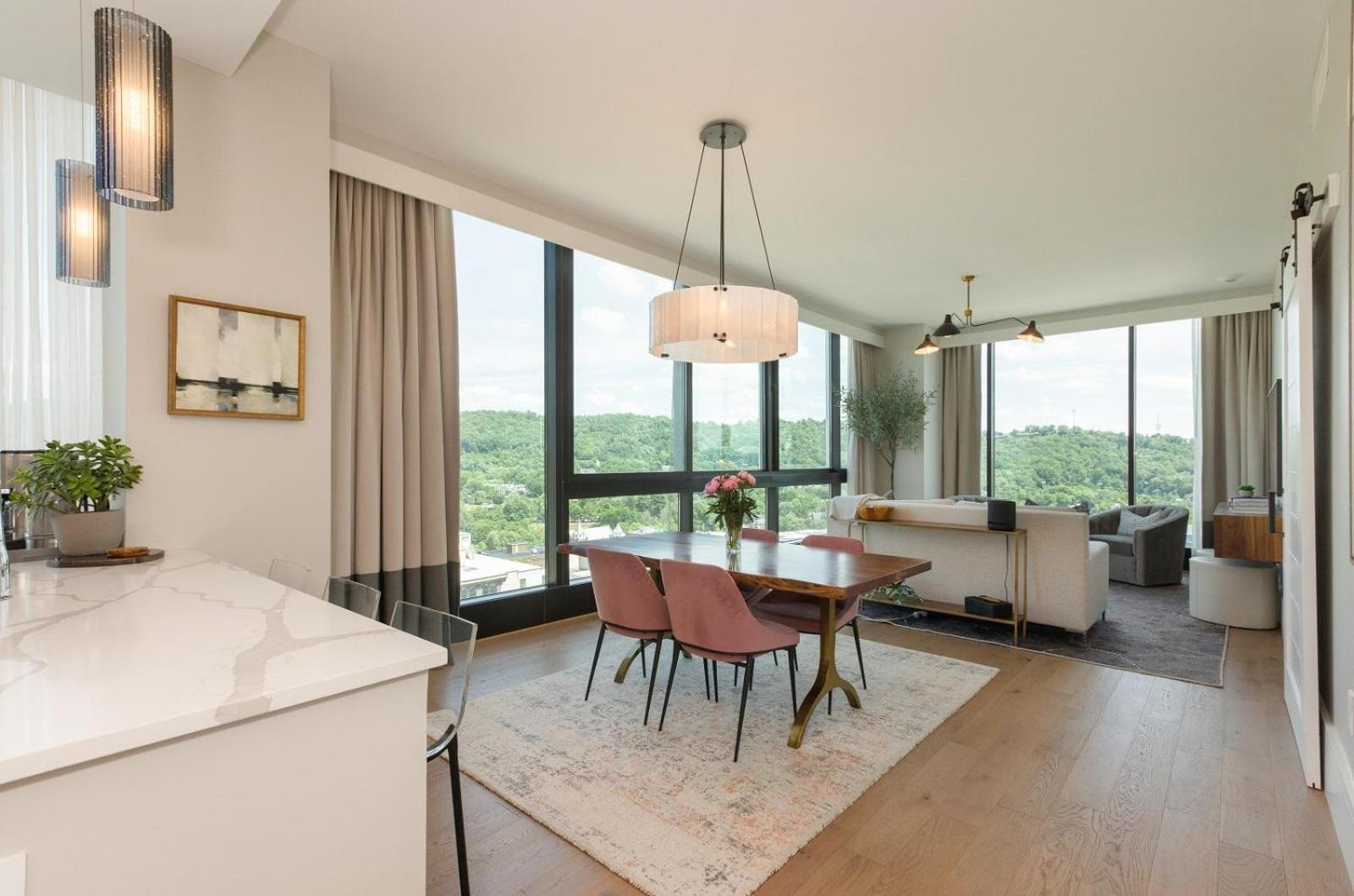 Arras Vacation Rentals: Luxury Downtown With Pack Square Views Apartment *