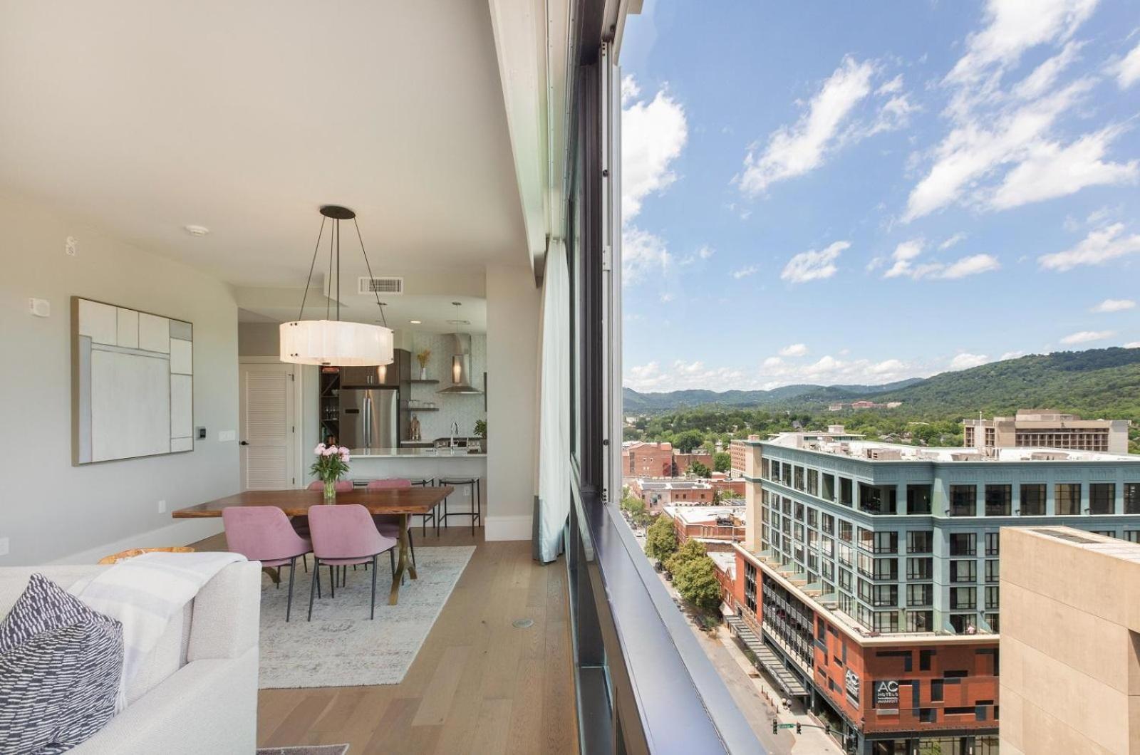 Apartment Arras Vacation Rentals: Luxury Downtown With Pack Square Views *
