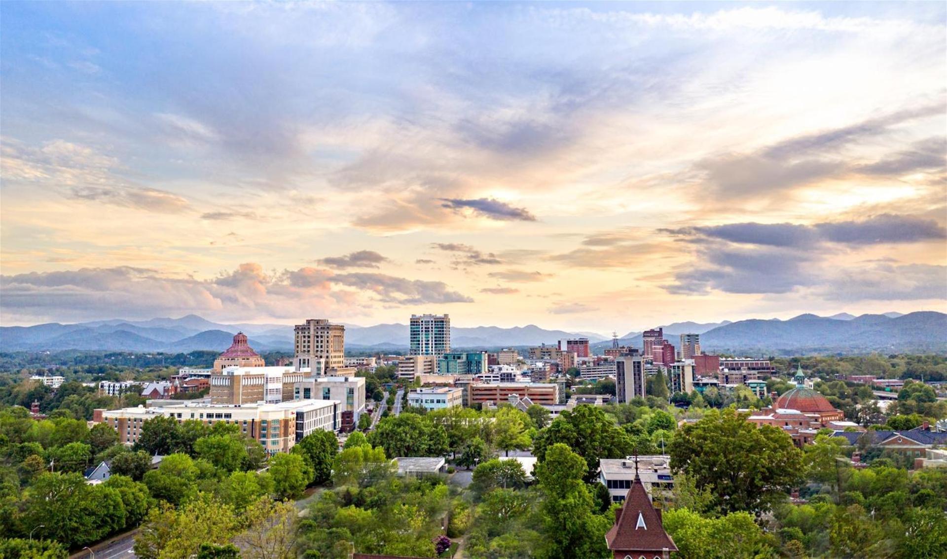 Endless Sunset Retreat: Luxury Downtown With Mountain Views Apartment Asheville