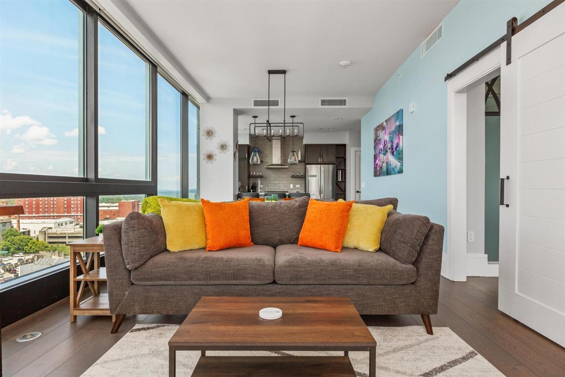 Endless Sunset Retreat: Luxury Downtown With Mountain Views Asheville