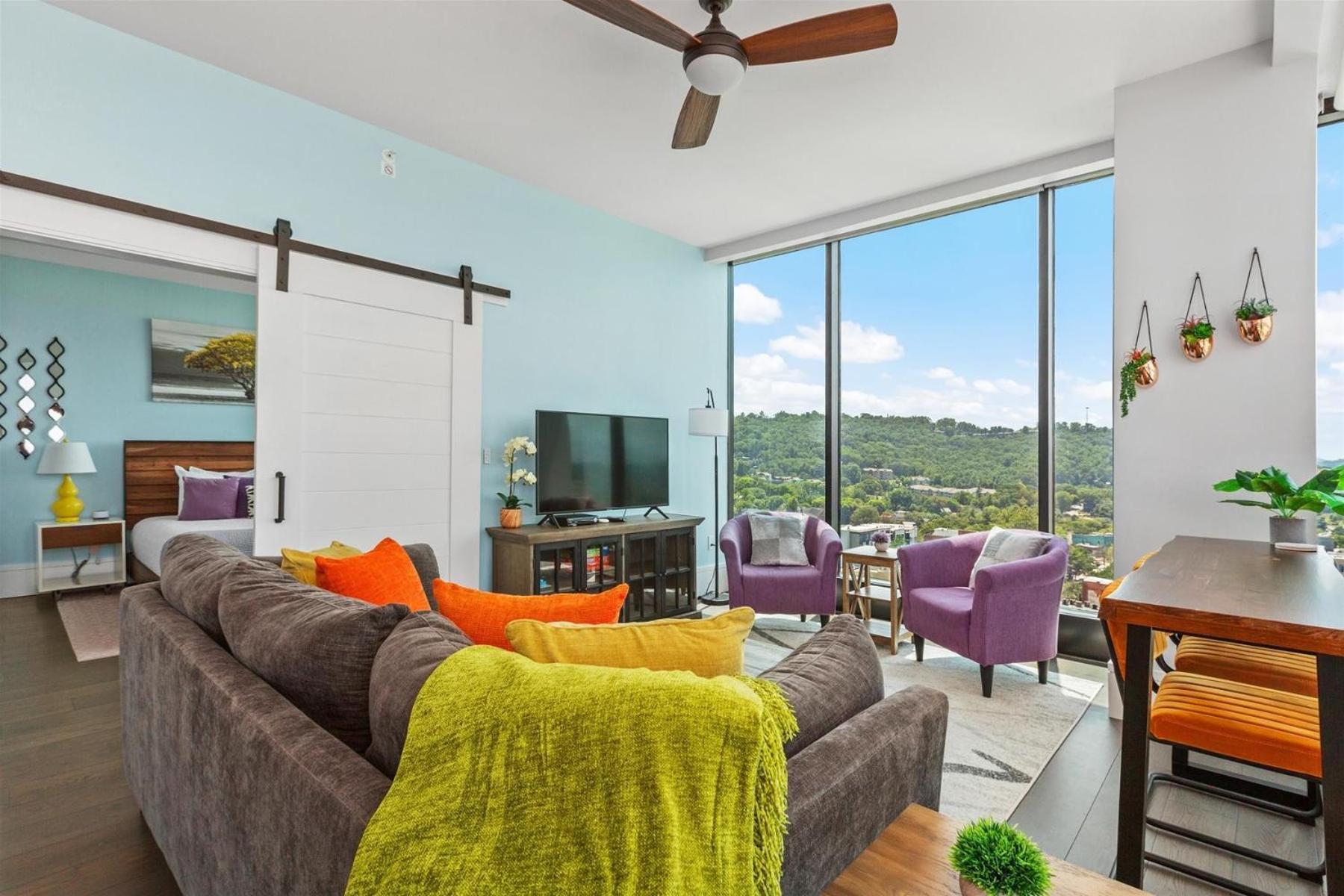 Endless Sunset Retreat: Luxury Downtown With Mountain Views Asheville