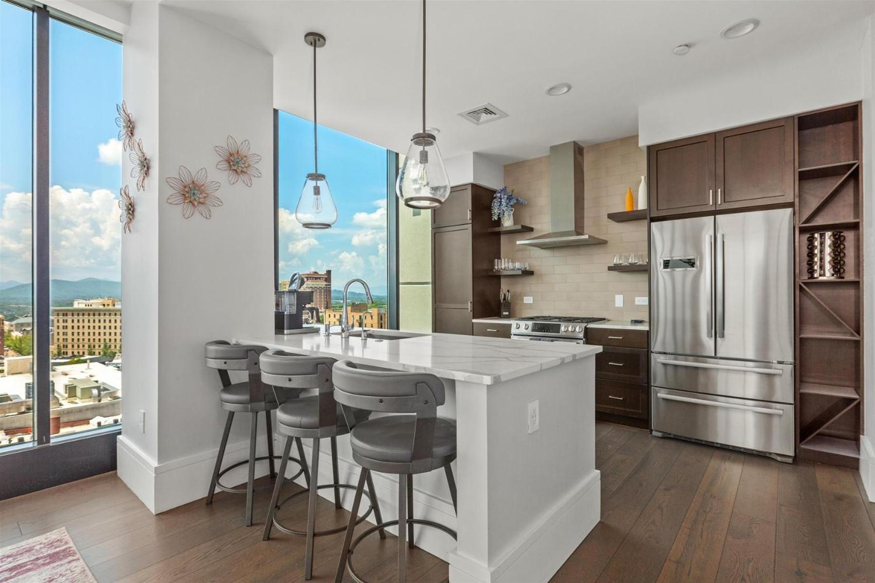 Endless Sunset Retreat: Luxury Downtown With Mountain Views * Asheville