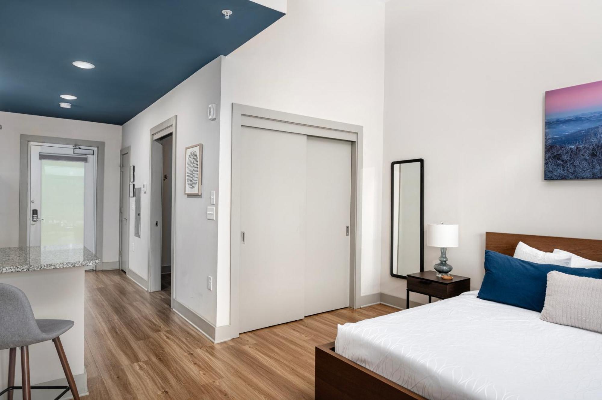 River Row Hotel *