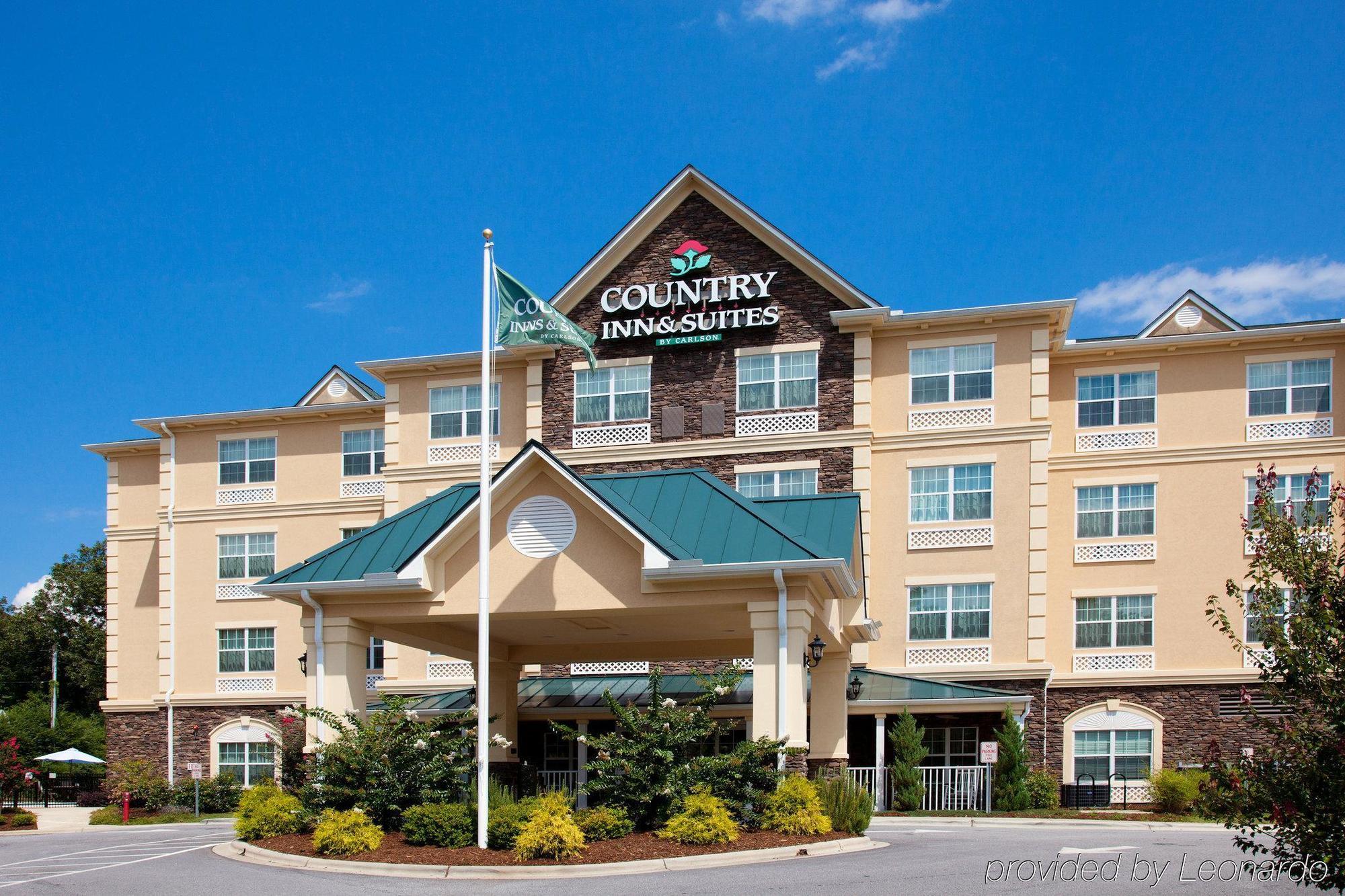Country & By Radisson, West Near Biltmore 3*