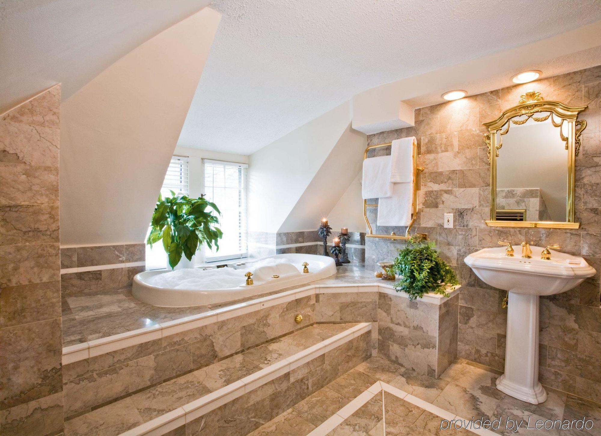 Bed & Breakfast 1900 On Montford 4*