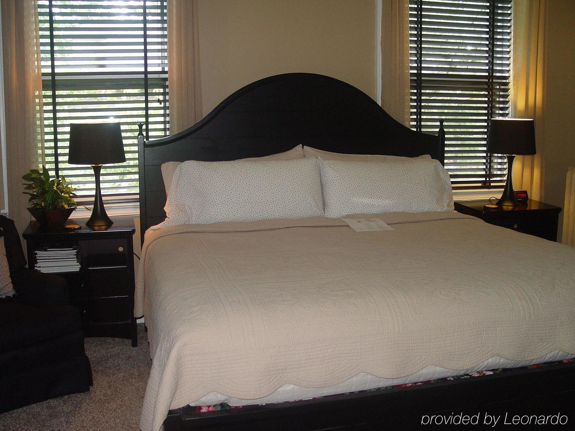 Bed & Breakfast 1900 On Montford 4*