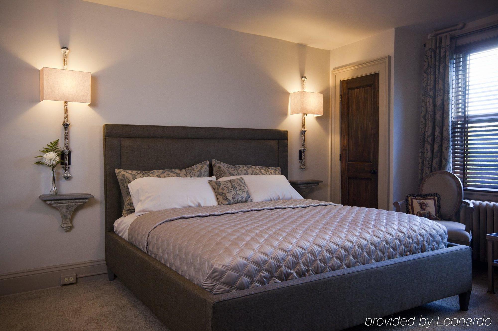 1900 On Montford Bed & Breakfast 4*