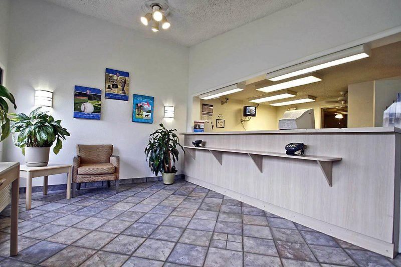 Super 8 By Wyndham Asheville/biltmore Hotel