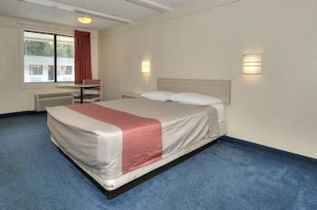 Super 8 By Wyndham Asheville/biltmore Hotel