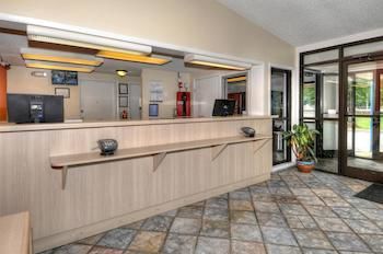 Super 8 By Wyndham Asheville/biltmore Hotel 2*