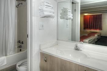 Super 8 By Wyndham Asheville/biltmore