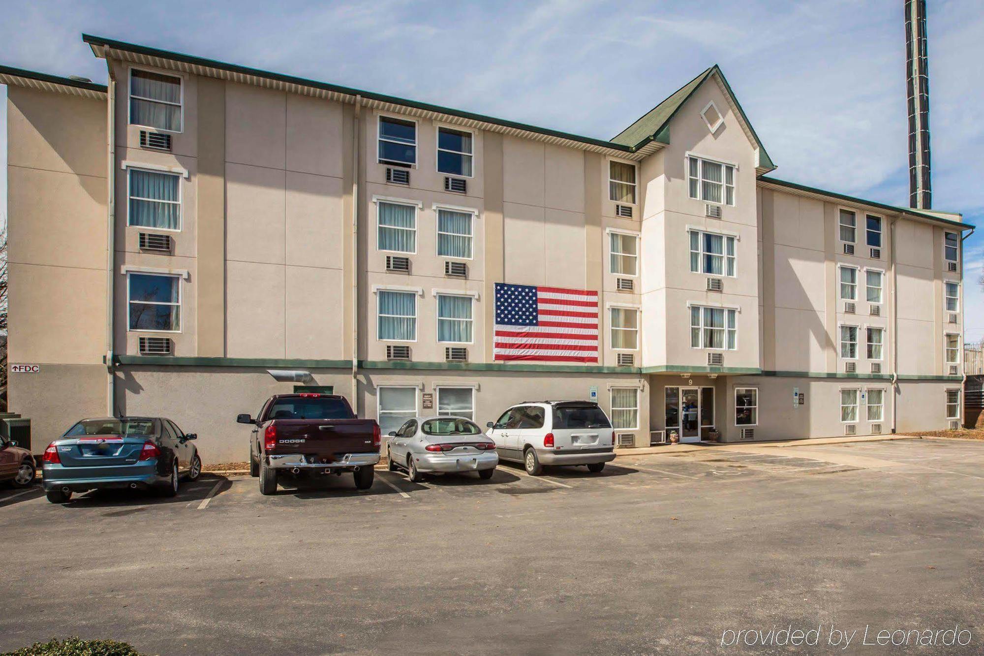 Rodeway & Near Outlet Mall - Hotel