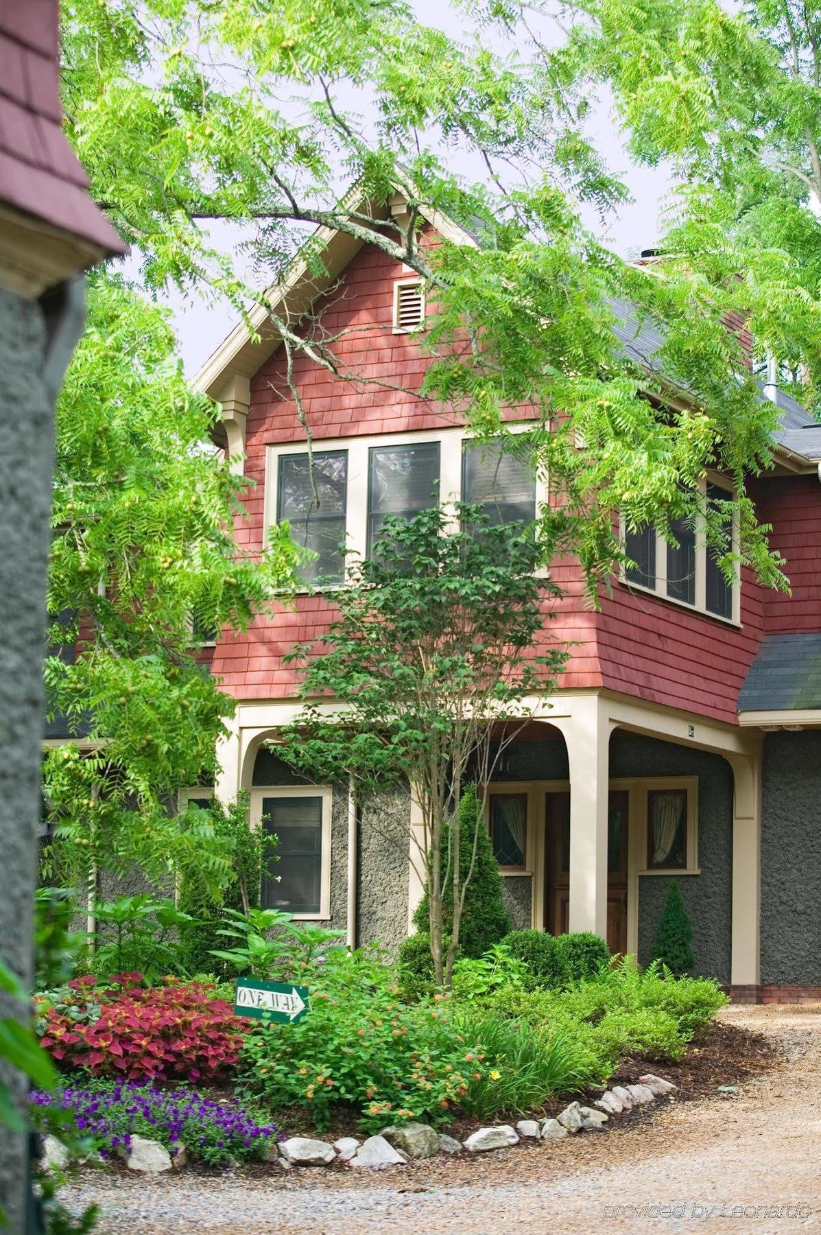 1900 On Montford Bed & Breakfast 4*