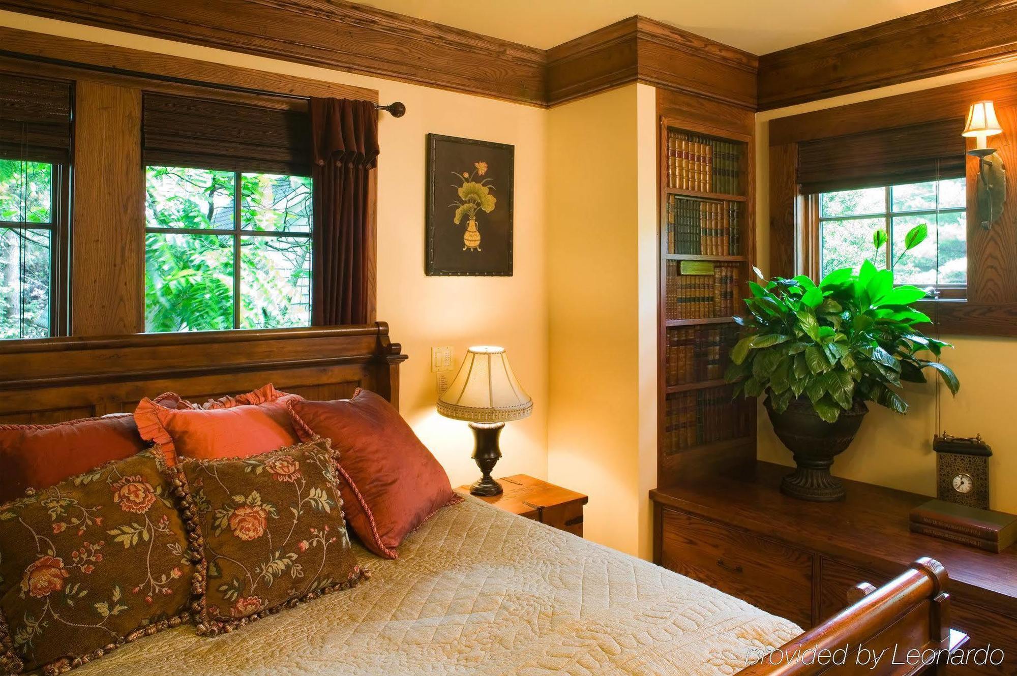 1900 On Montford Bed & Breakfast