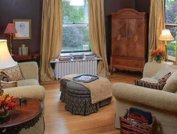 The Lion And The Rose Bed & Breakfast 3*