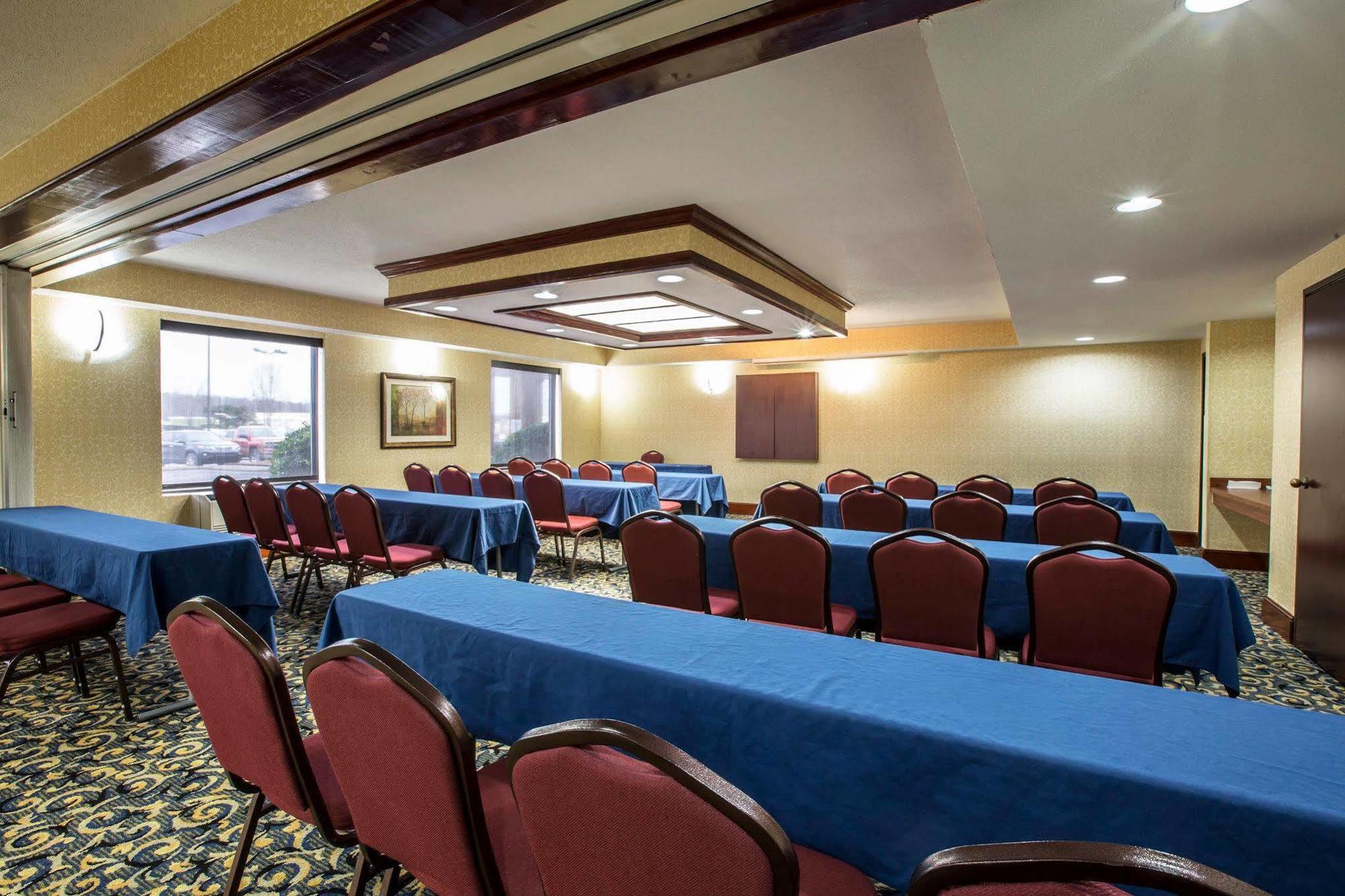 Comfort Outlet Center Hotel