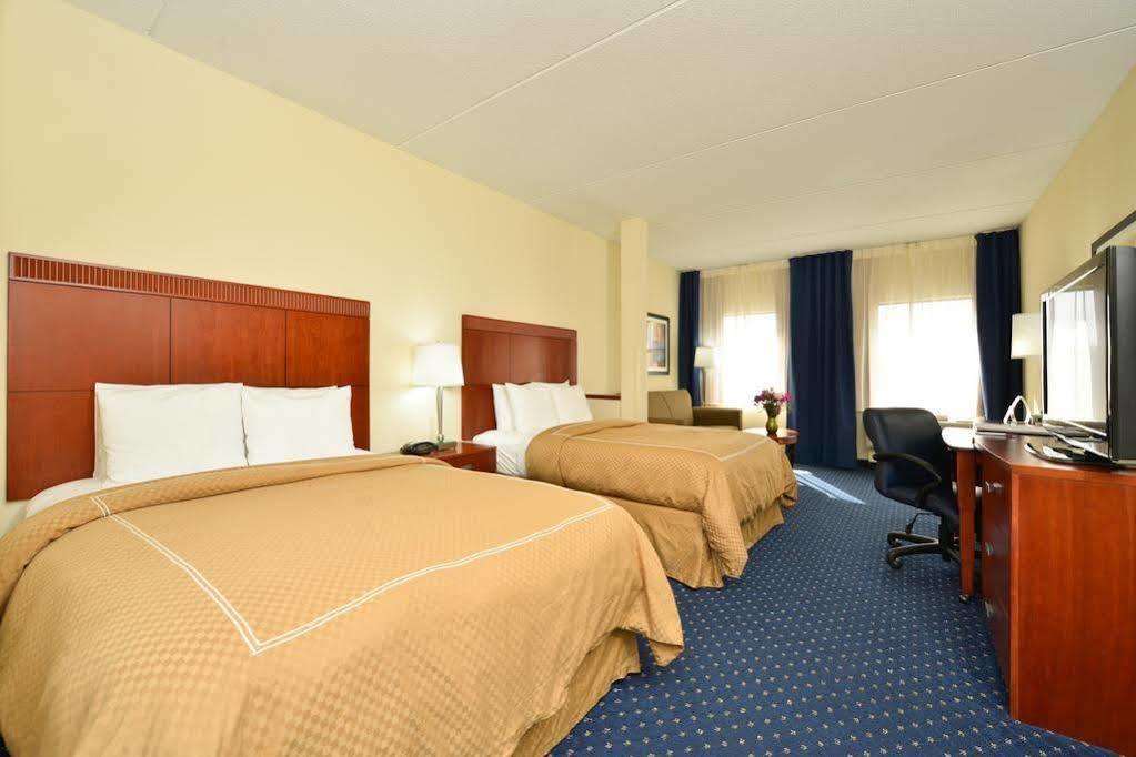 Comfort Outlet Center 3* Asheville