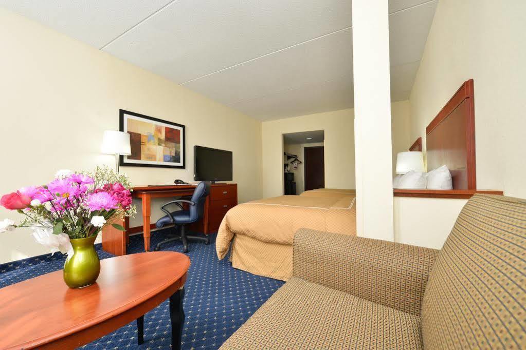 Comfort Outlet Center 3* Asheville