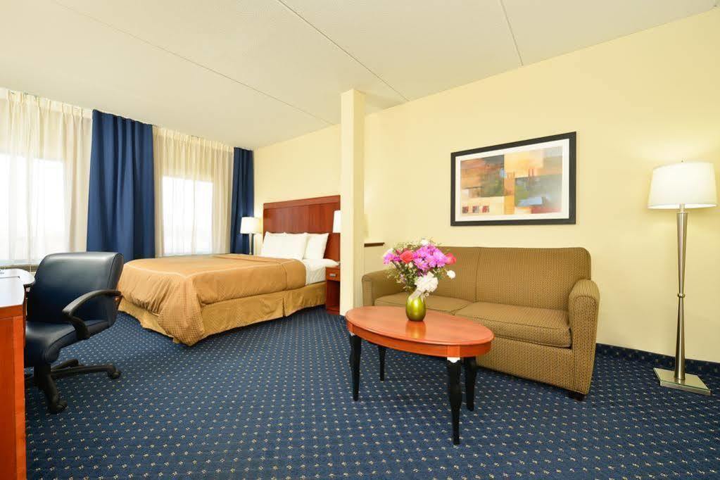 Comfort Outlet Center 3* Asheville