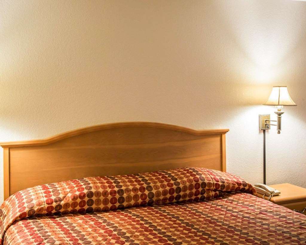 Rodeway & Near Outlet Mall - Asheville