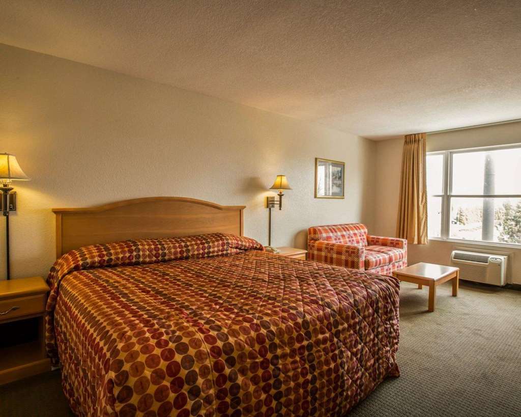Hotel Rodeway & Near Outlet Mall -