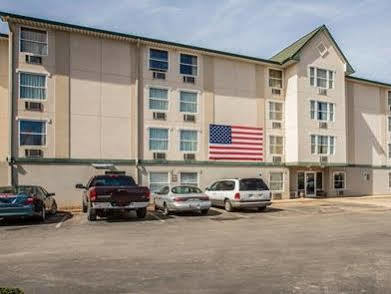 Rodeway & Near Outlet Mall - Hotel 2*