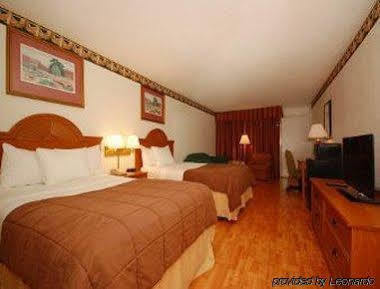 Hotel Days By Wyndham Asheville/mall