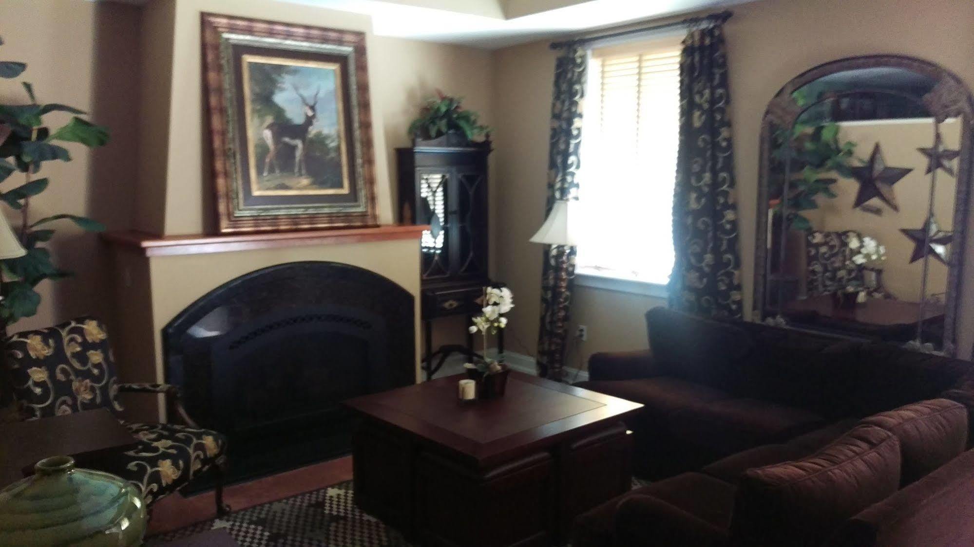Posh, The Boutique At Biltmore Village 3*