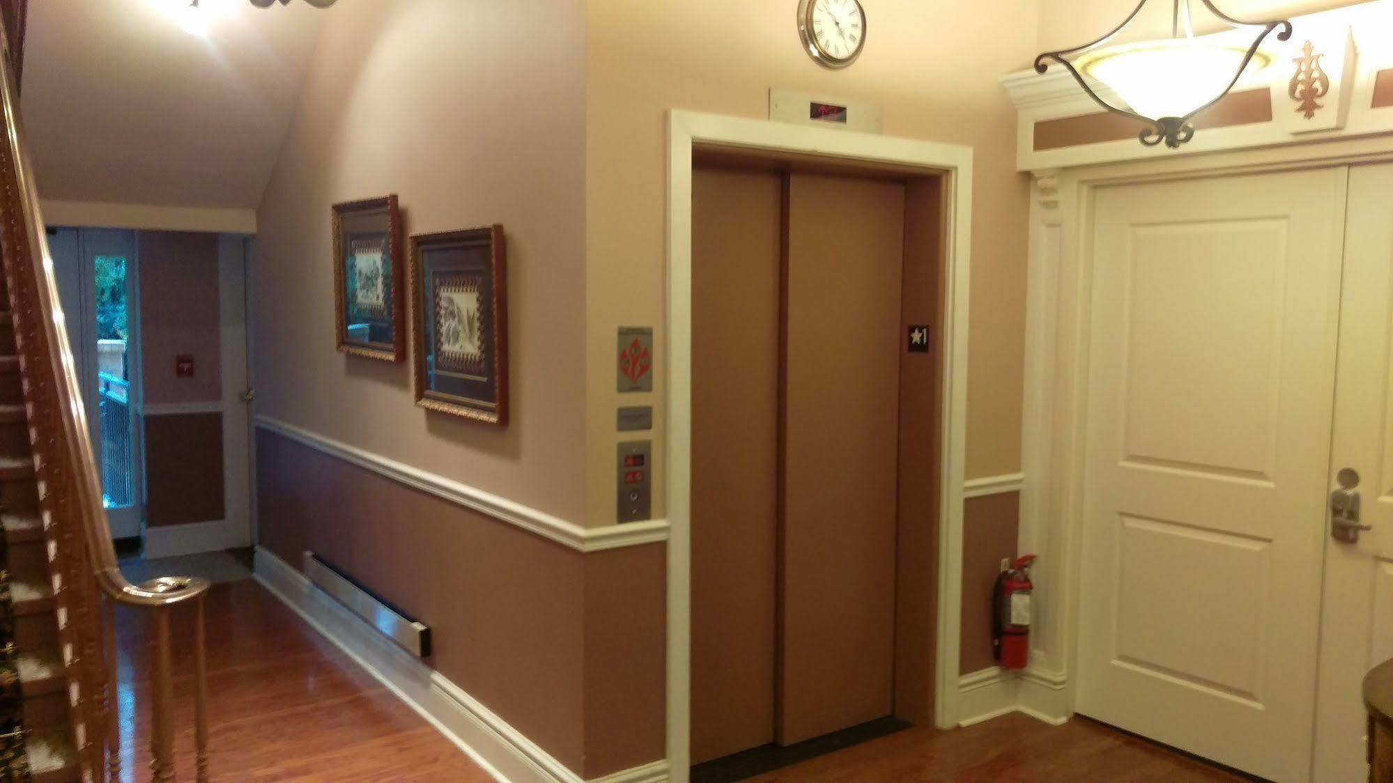 Aparthotel Posh, The Boutique At Biltmore Village 3*