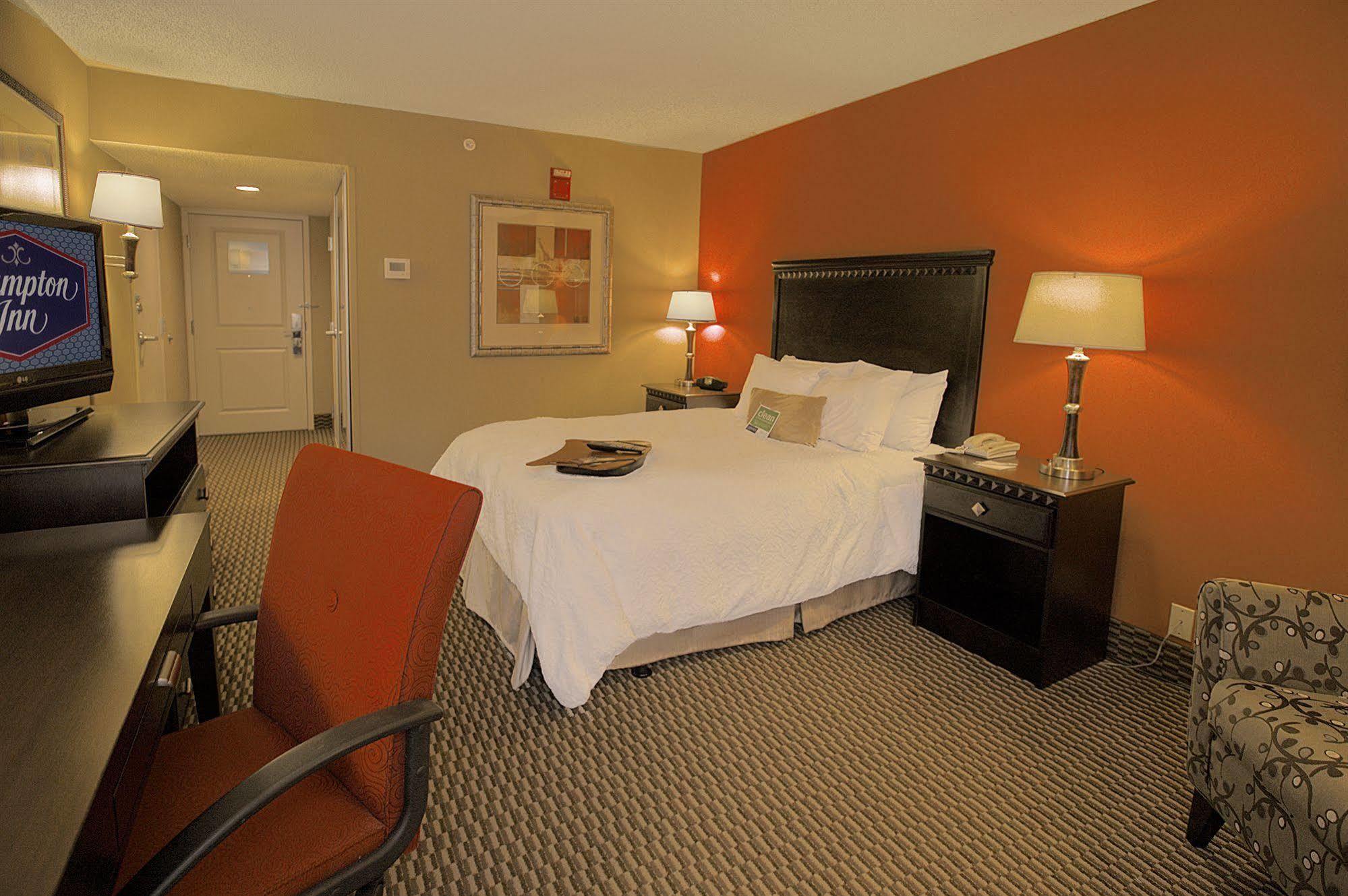 Hampton - Biltmore Area Hotel
