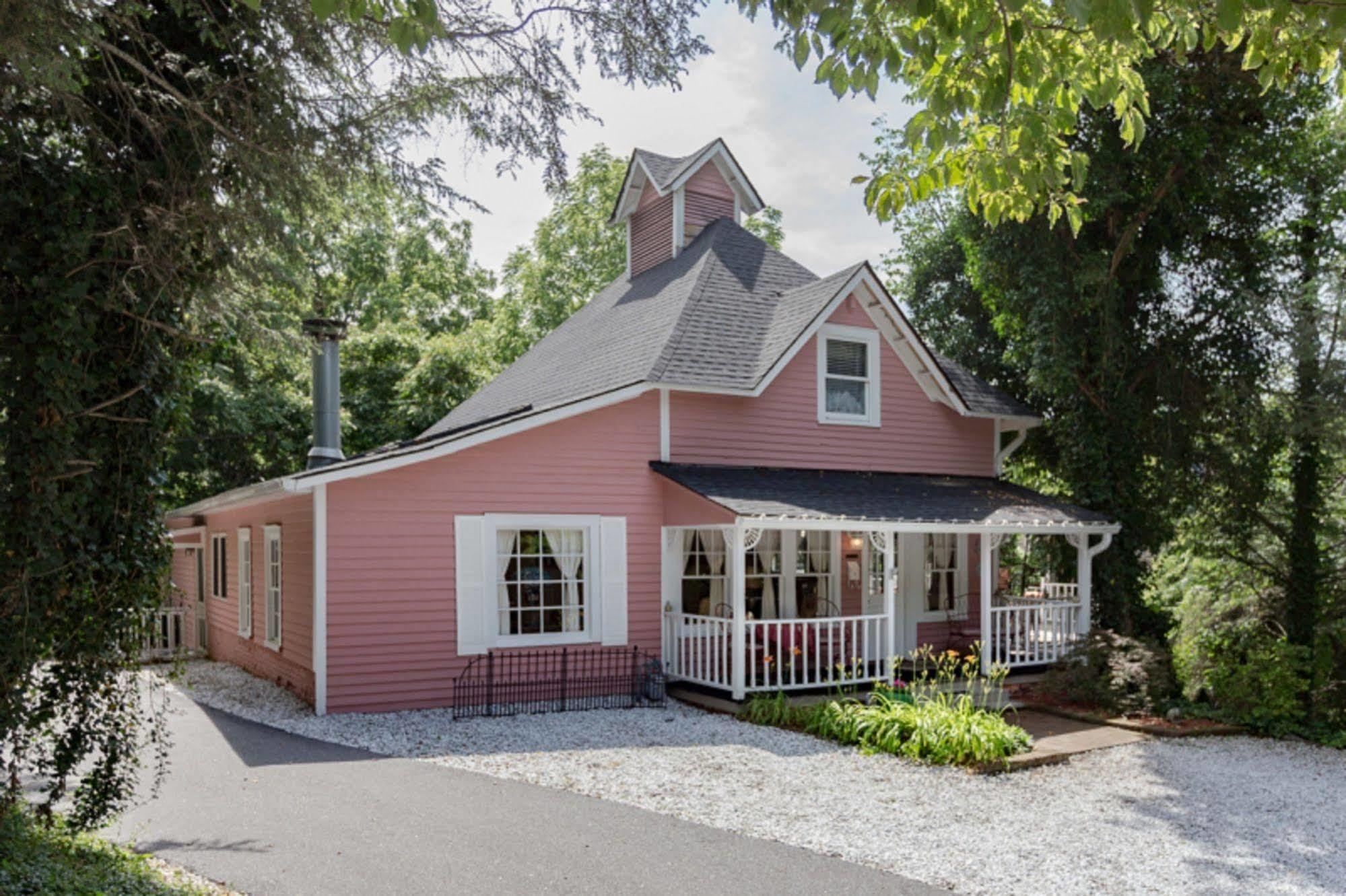 Bed & Breakfast Cedar Crest 3*