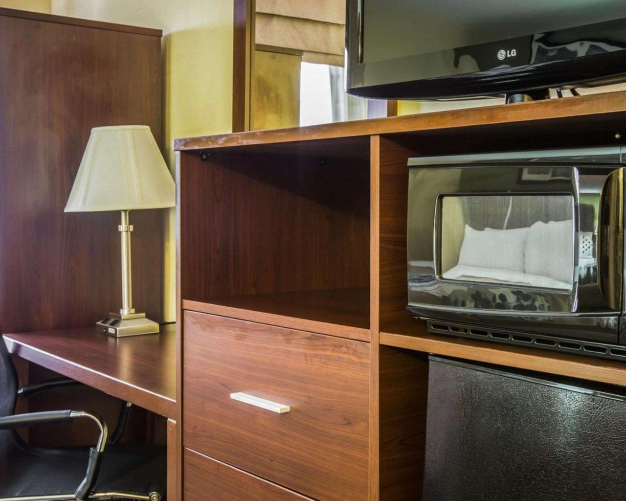 Inn Sleep - Biltmore West 2*