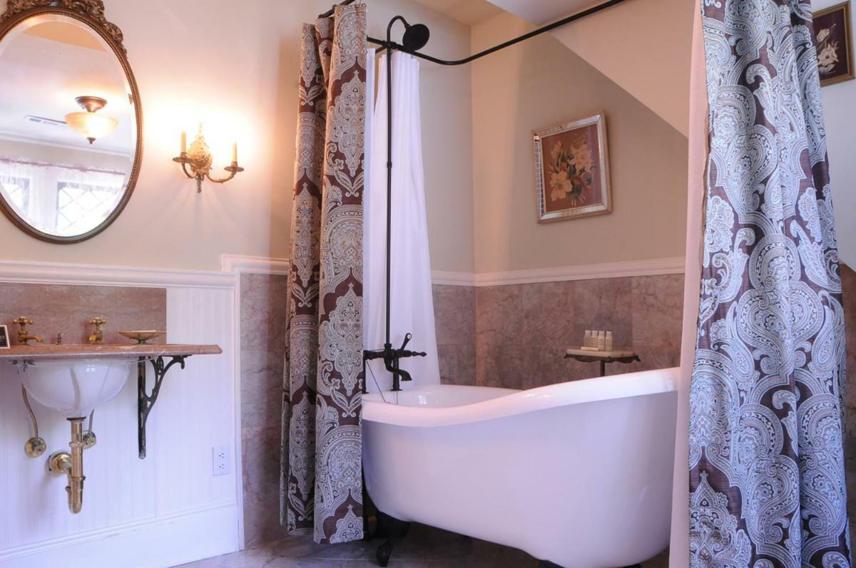 Black Walnut B&B Inn Bed & Breakfast