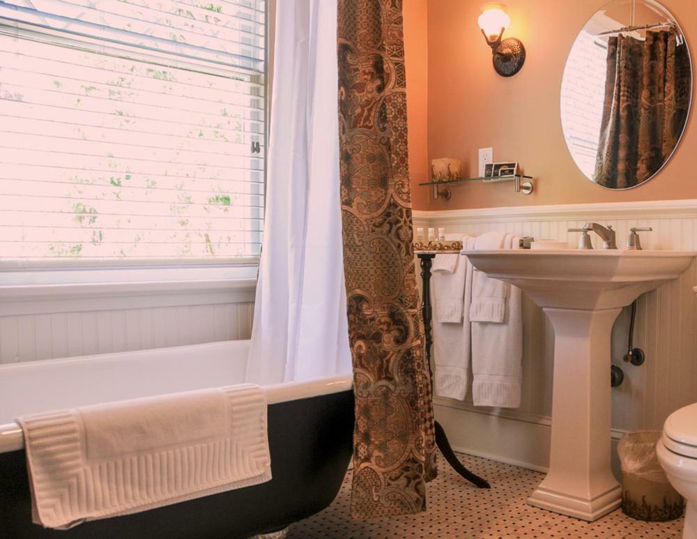 Bed & Breakfast Black Walnut B&B Inn 4*