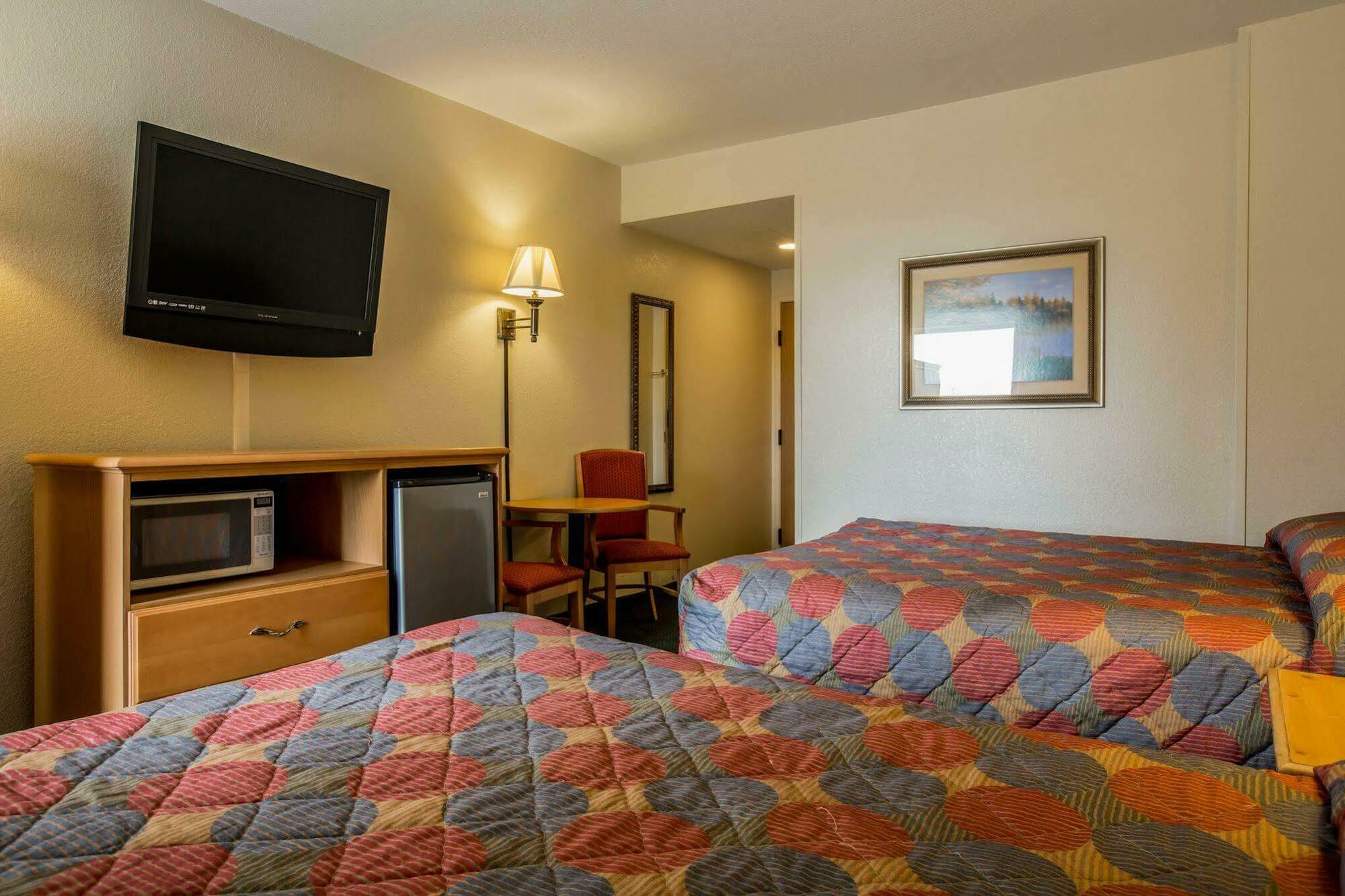 Rodeway & Near Outlet Mall -