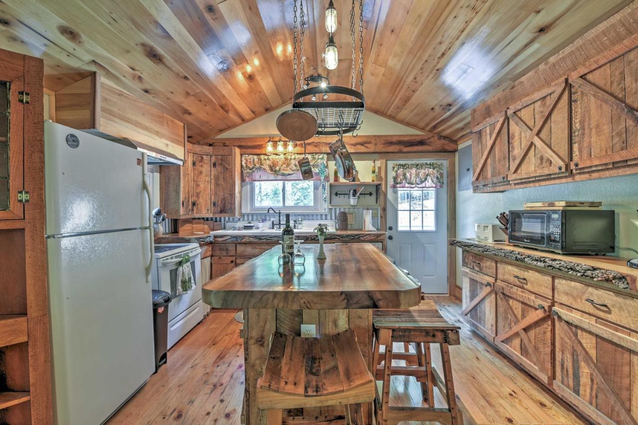 Rustic 20 Acres With Swimming Pond! Holiday home Asheville