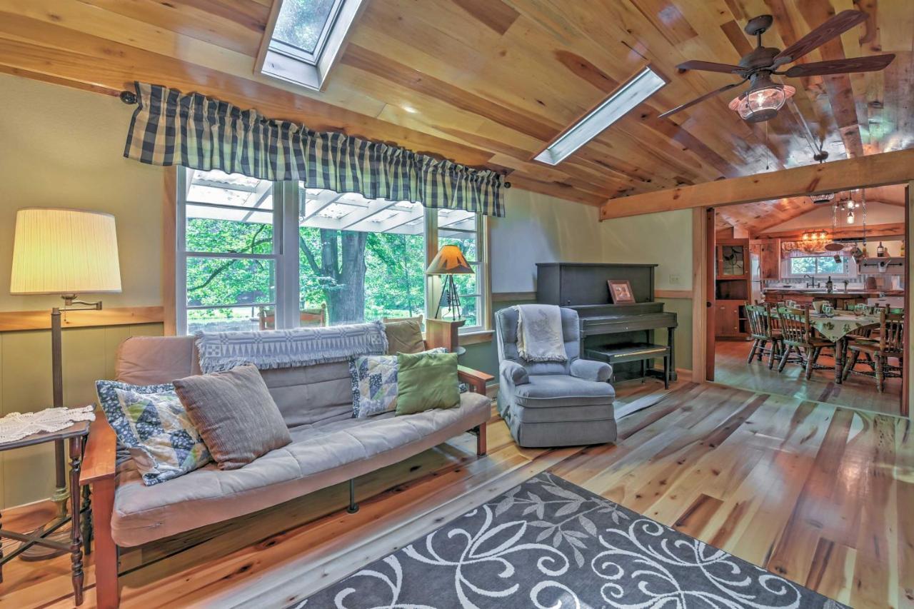 Rustic 20 Acres With Swimming Pond! Holiday home