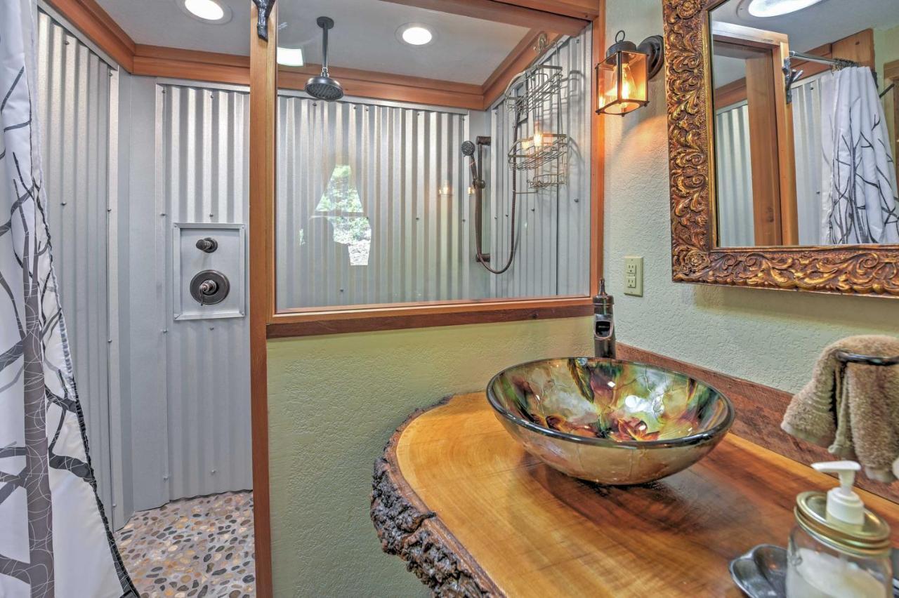 Rustic 20 Acres With Swimming Pond! Holiday home Asheville