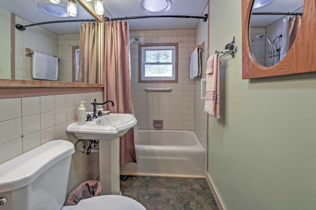 Holiday home Rustic 20 Acres With Swimming Pond!