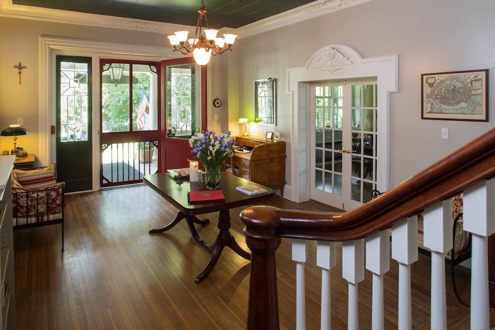 Bed & Breakfast Sweet Biscuit