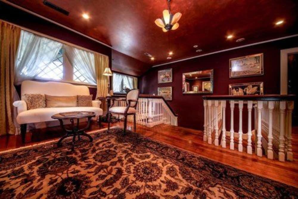 Black Walnut B&B Inn Bed & Breakfast 4*