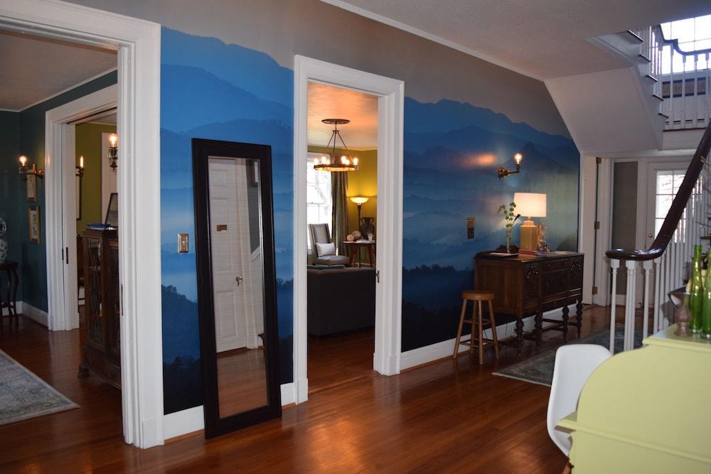 The Applewood Manor Bed & Breakfast