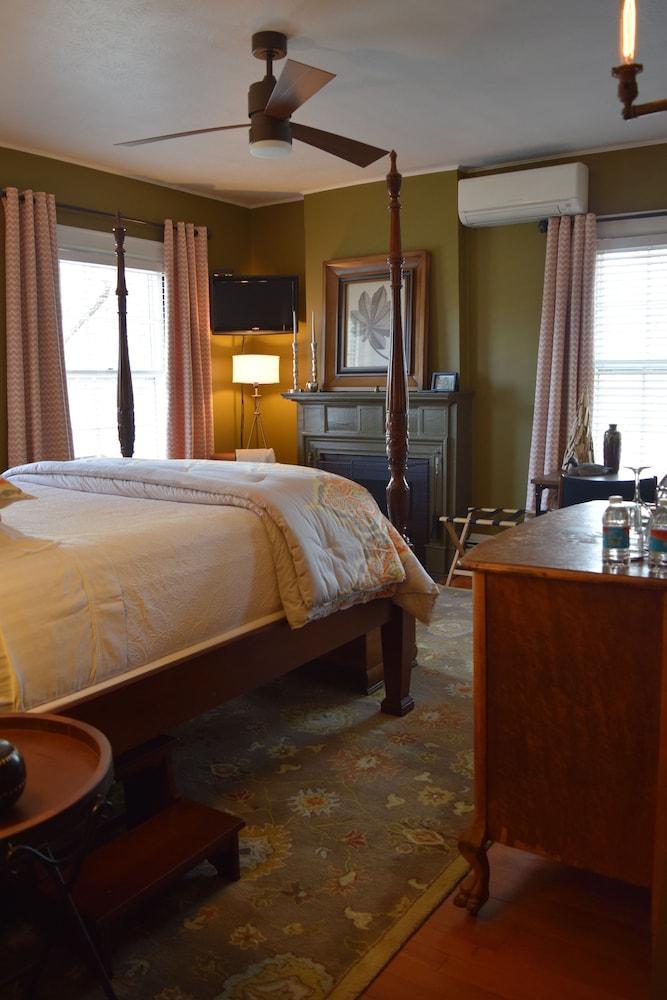 The Applewood Manor 4*