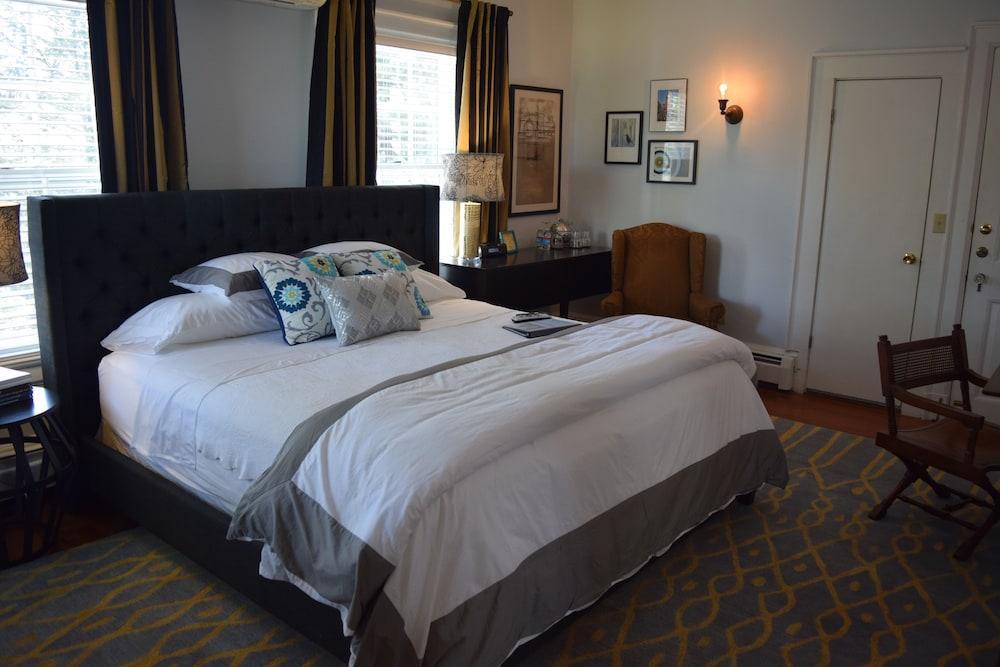 Bed & Breakfast The Applewood Manor 4*